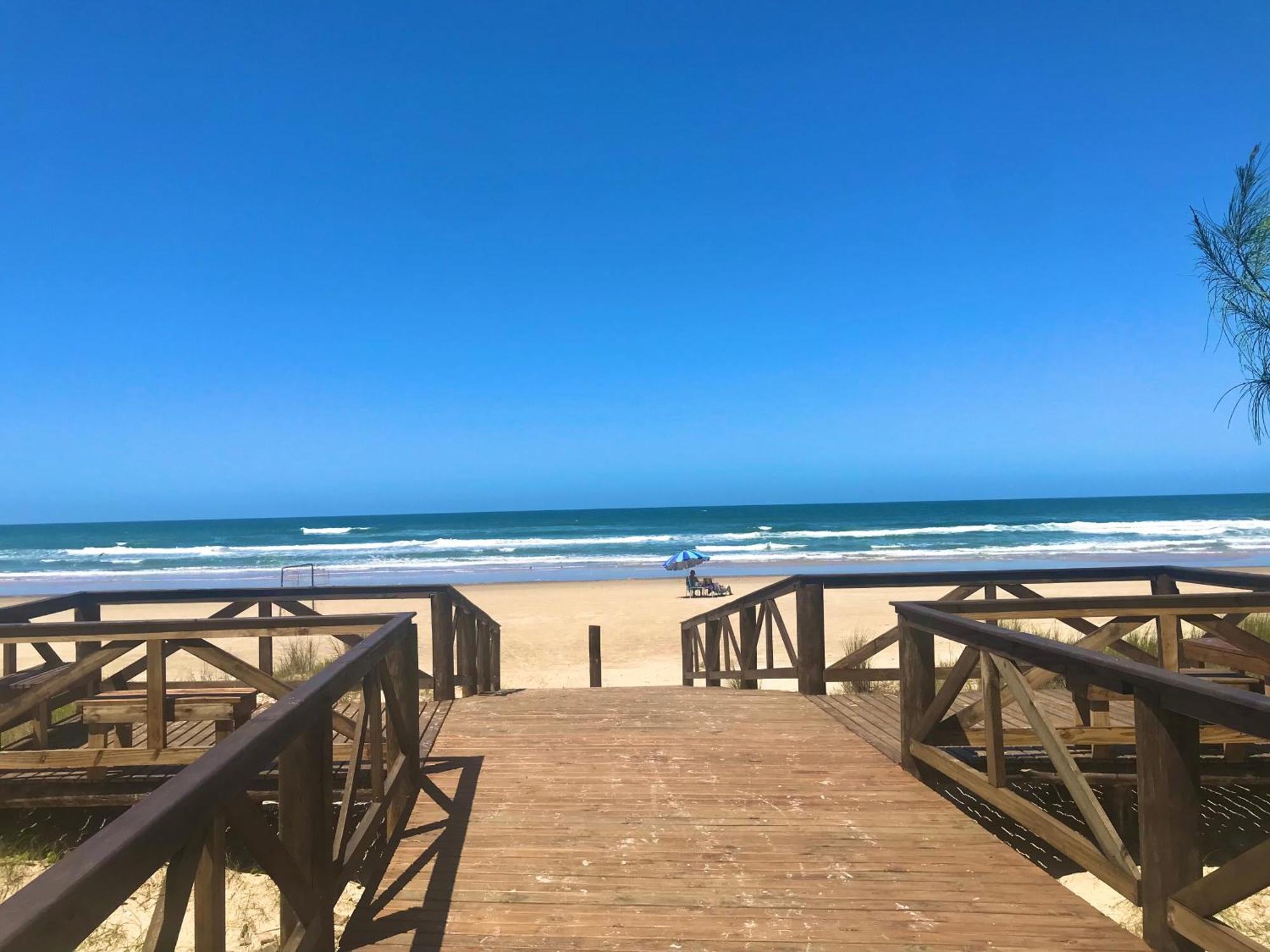 Bangalo Em Frente A Reserva Ecologica E 300m Do Mar Holiday home *